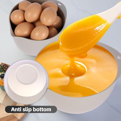 3 Small Plastic Mixing Bowls with Lids