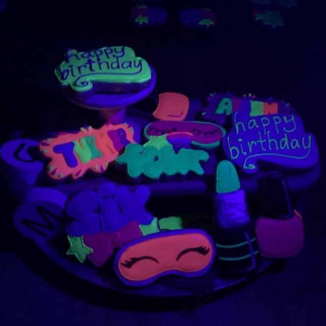 Neon Green Glow In The Dark Petal Dust Food Color
