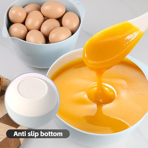 3 Small Plastic Mixing Bowls with Lids