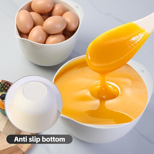 3 Small Plastic Mixing Bowls with Pour Spout