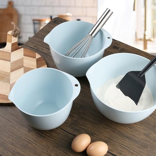 3 Small Plastic Mixing Bowls with Lids