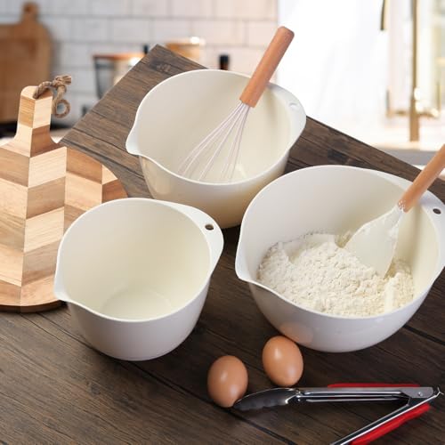 3 Small Plastic Mixing Bowls with Pour Spout