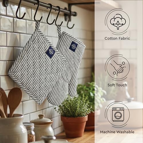 Oven Mitts and Pot Holders Set (2 Count)