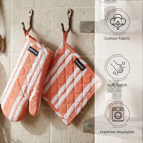 Oven Mitts and Pot Holders Set (2 Count)