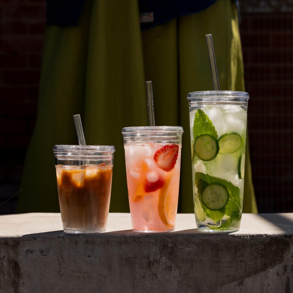 Clear tumbler with press-in lid for cold drinks