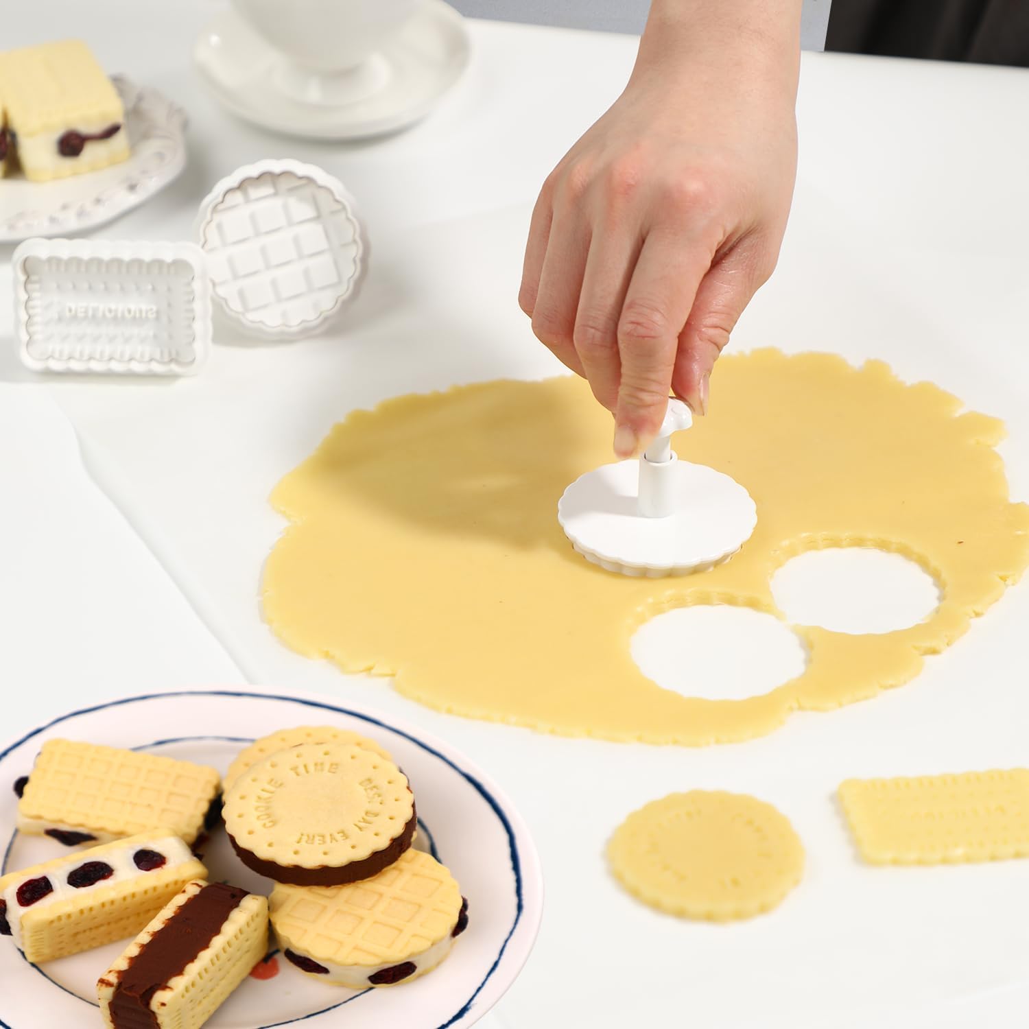 4 Pcs Cookie Press Mold, Waffle Cookie Stamp Mold, With Cute Cat Paw Shaped Plunger Stamp, Easy to Use, for Treats DIY Baking, Cake, Pastry
