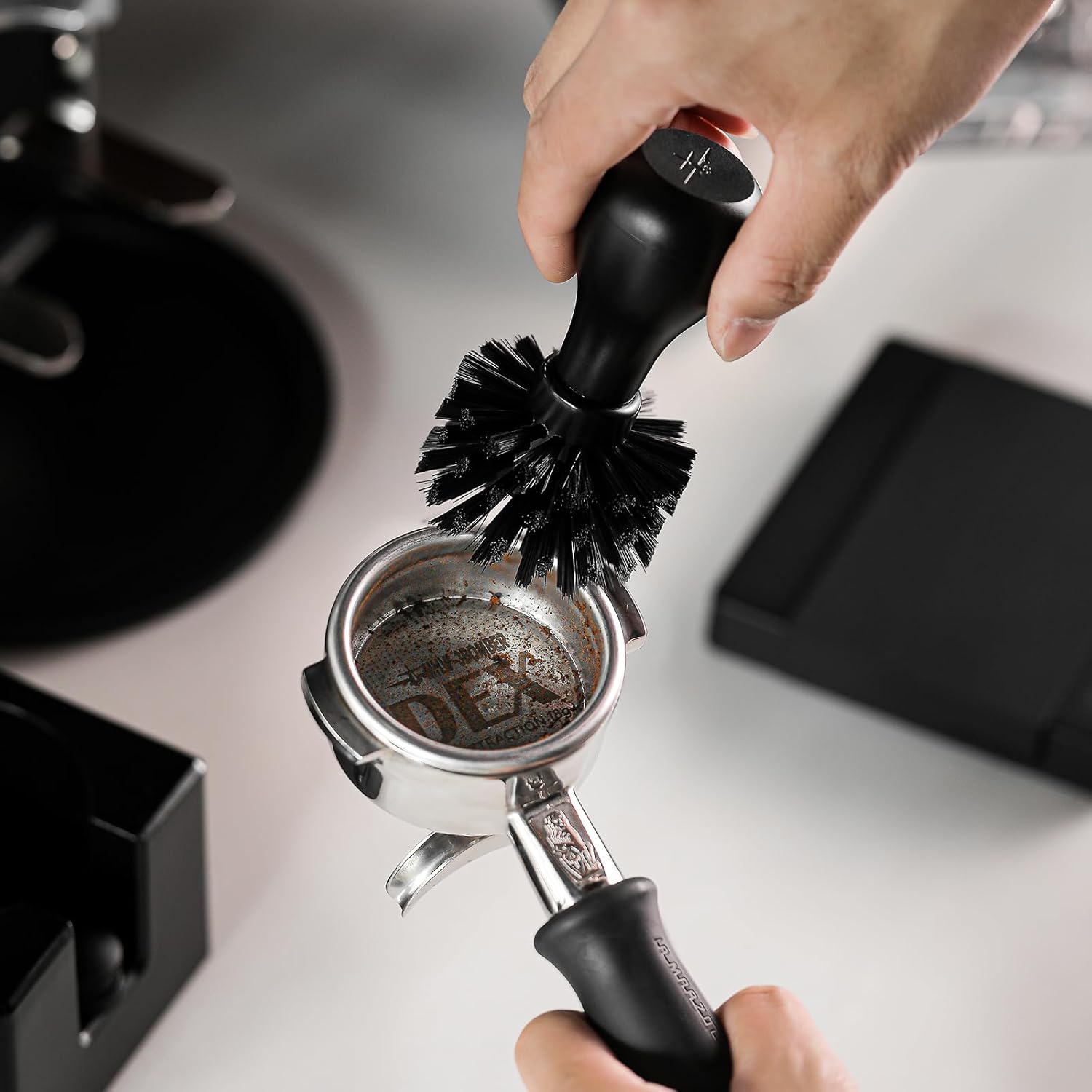 MHW-3BOMBER Coffee Portafilter Cleaning Brush 58mm ABS Espresso Machine Portafilter Brush Speacial for 58mm Portafilter Professional Barista Cleaning Tools Effectively Cleaning, Black B5536