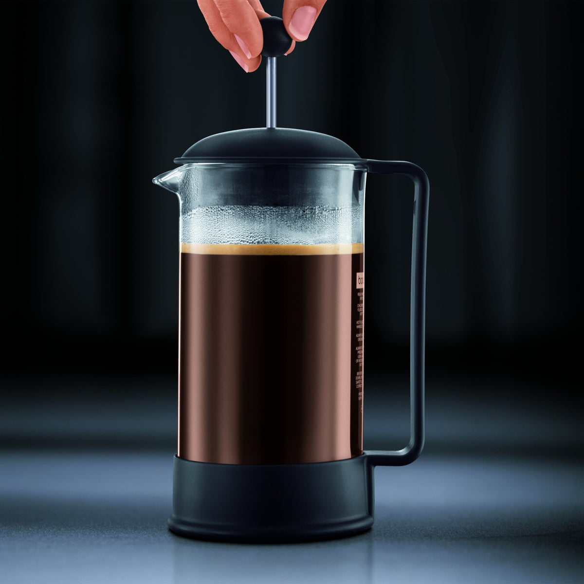 Glass carafe of a manual 34 oz French press