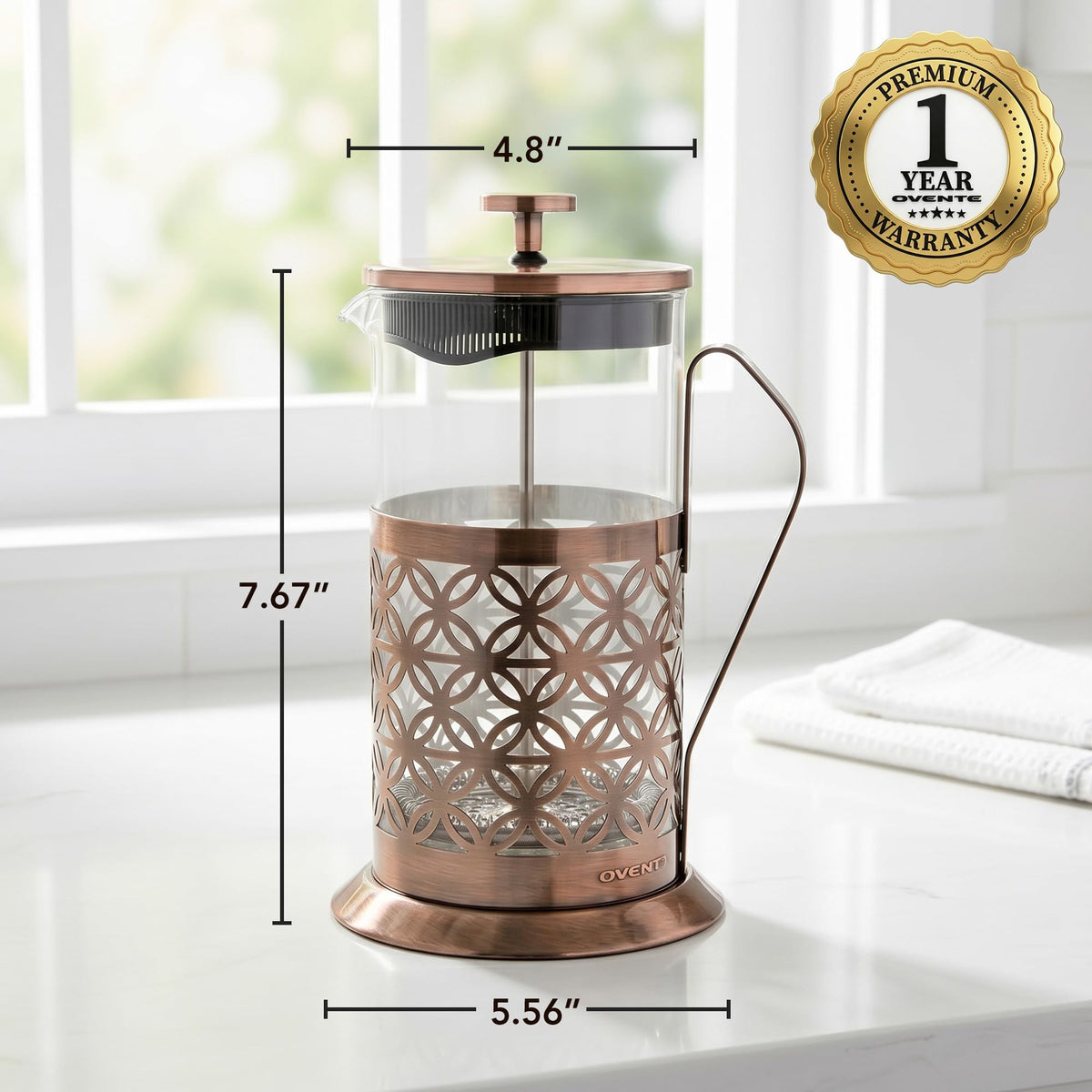 French press with 7-gram measuring spoon