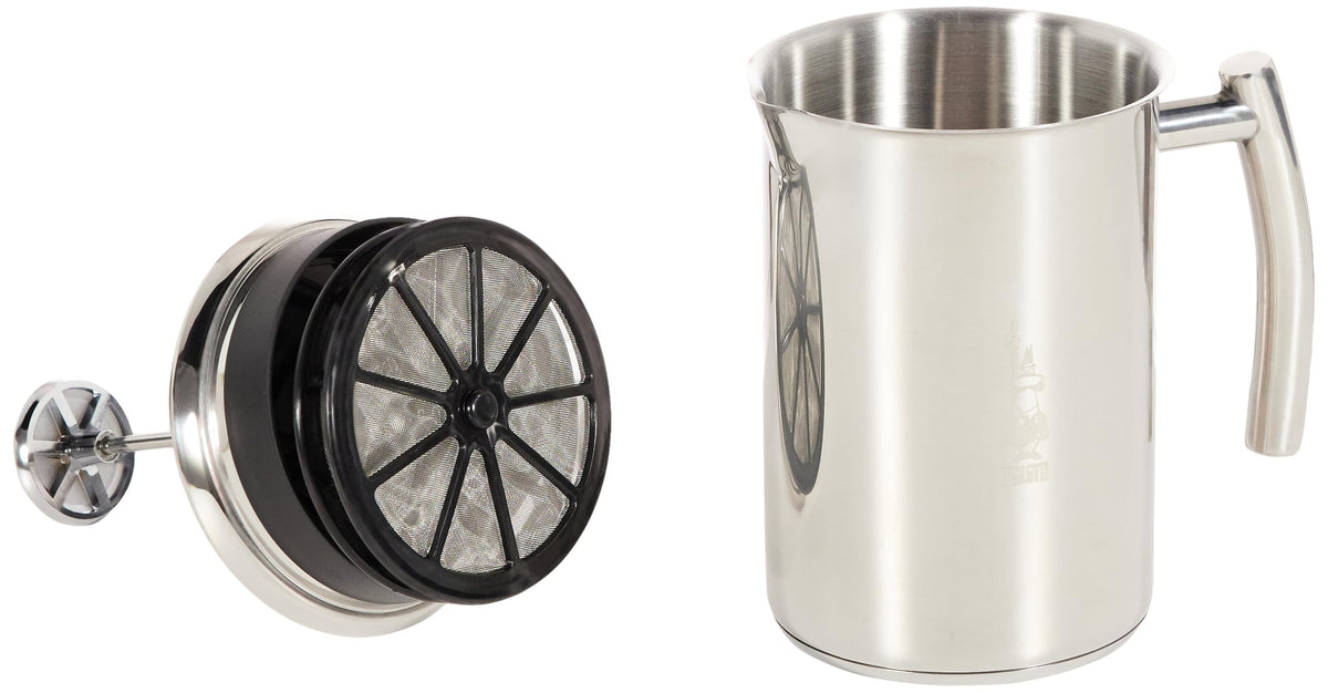 Milk frother with lid and double disc whisk