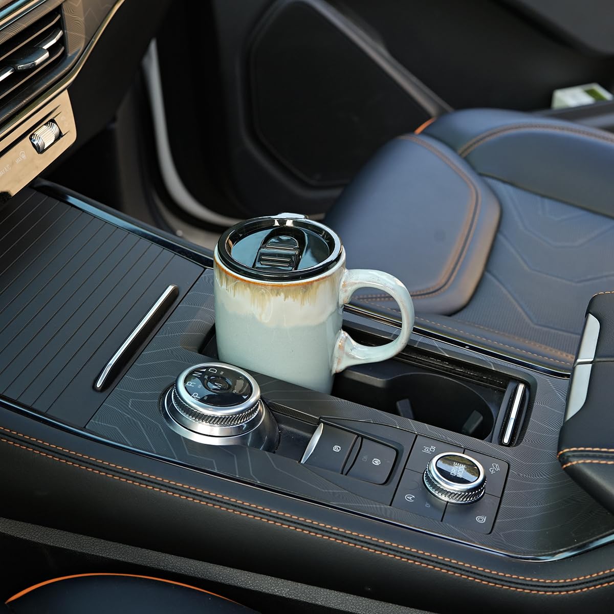 Travel mug with sliding sip lid