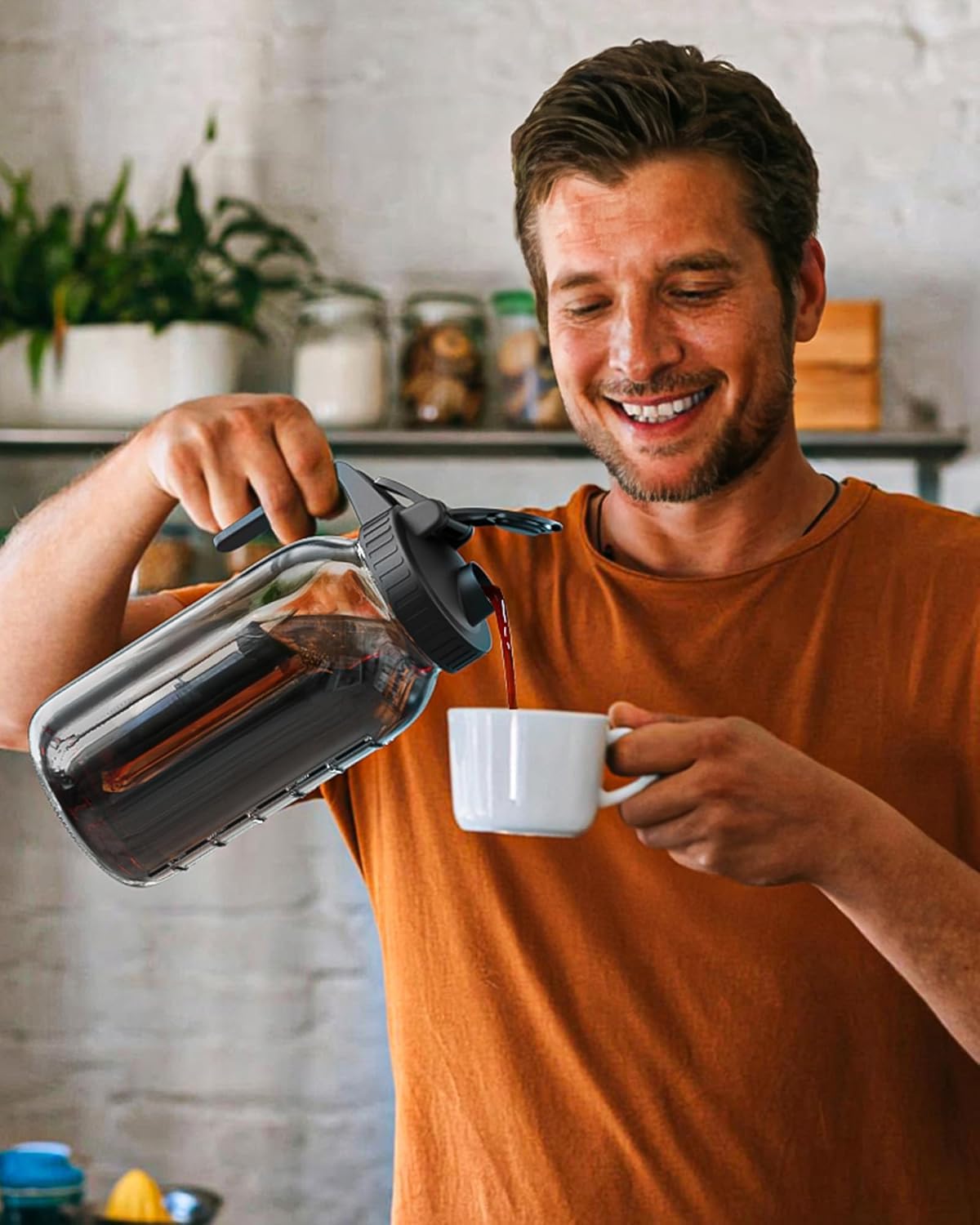 Cold brew coffee maker pitcher for fridge storage