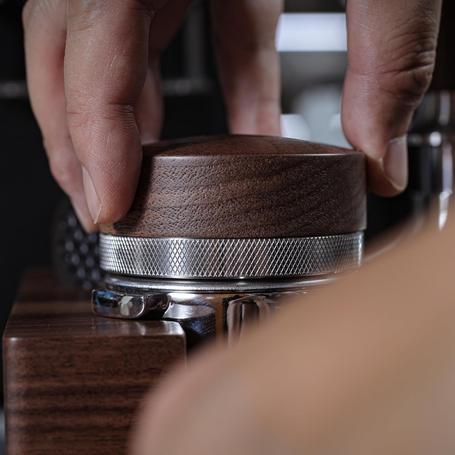 58mm Espresso Distribution Tool Walnut Coffee Distributor Adjustable Depth Stainless Steel Espresso Leveler Premium Espresso Machine Accessories For Coffee Bar
