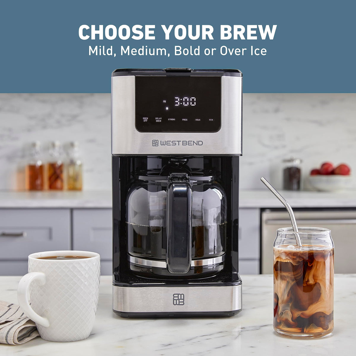 Glass carafe with ergonomic handle for coffee maker