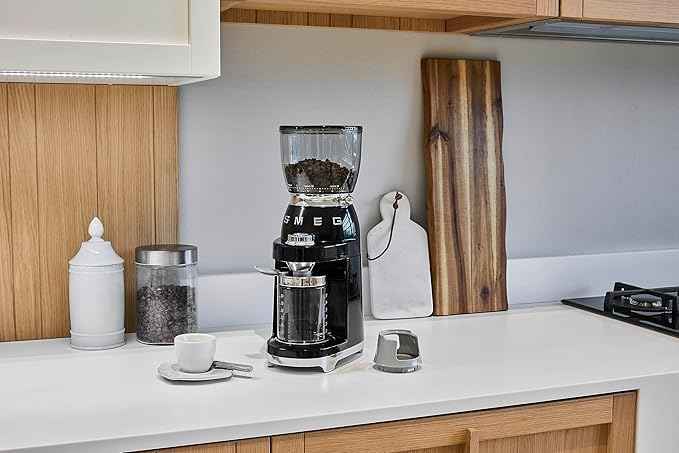 SMEG CGF11 Retro-Style Coffee Grinder – Burr Mill with 30 Grind Settings, Stainless Steel Conical Burrs, Removable Hopper – Precision Countertop Grinder for Espresso, Drip, French Press-Black