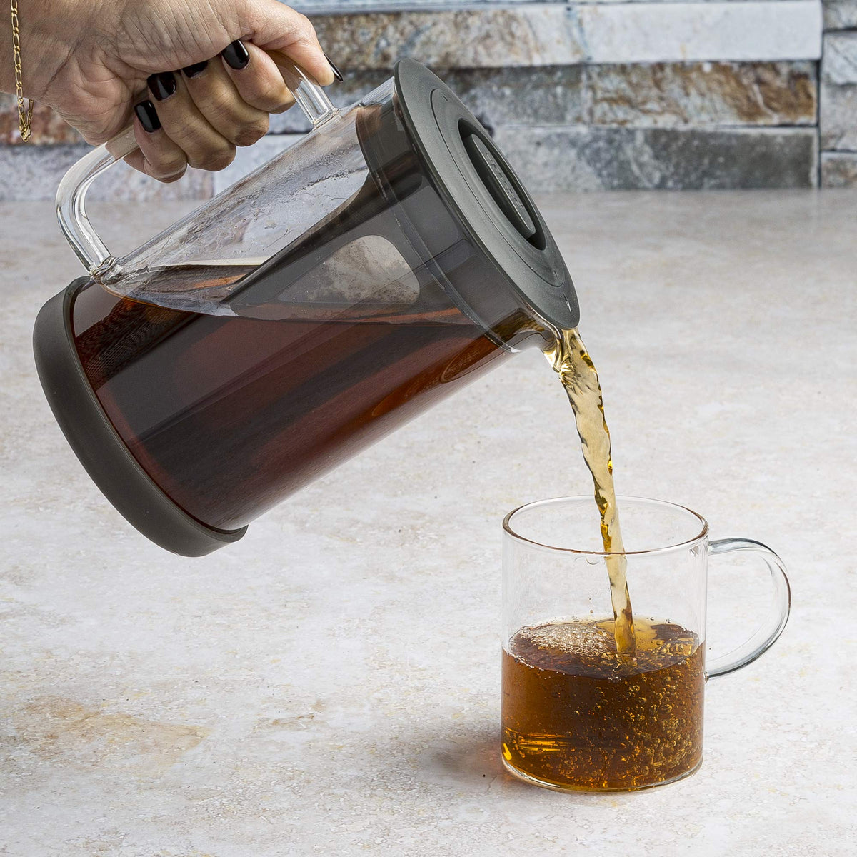 Removable bottom of the cold brew filter for emptying grounds