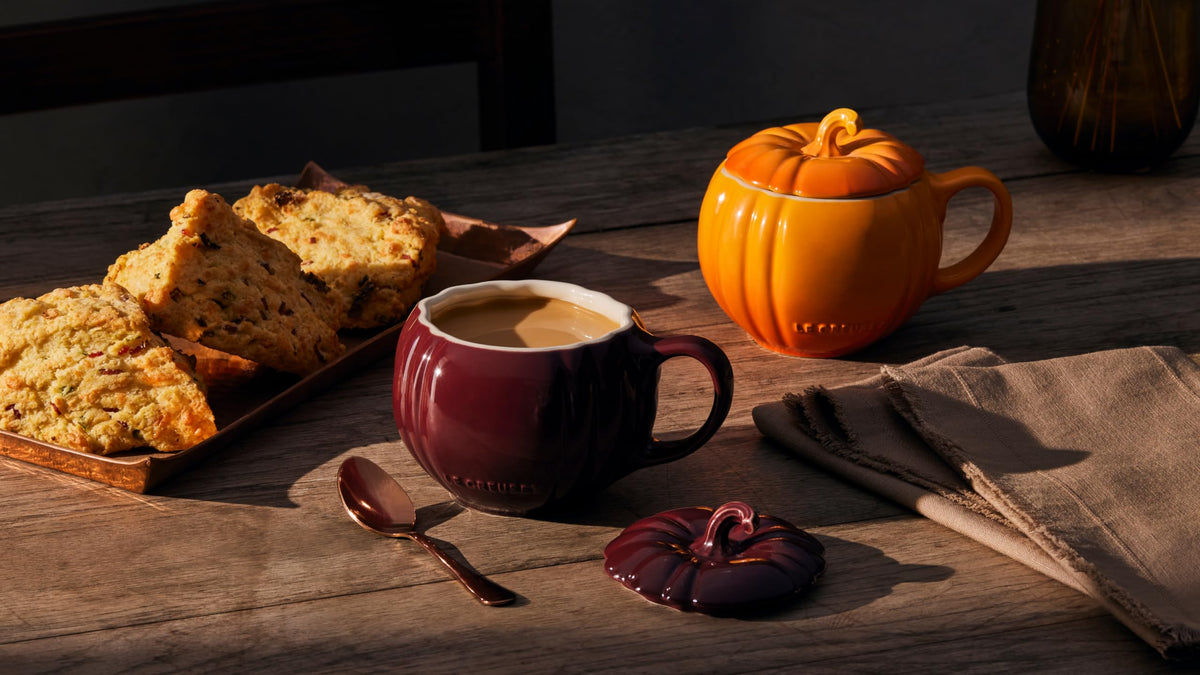 Seasonal stoneware mug with matching lid