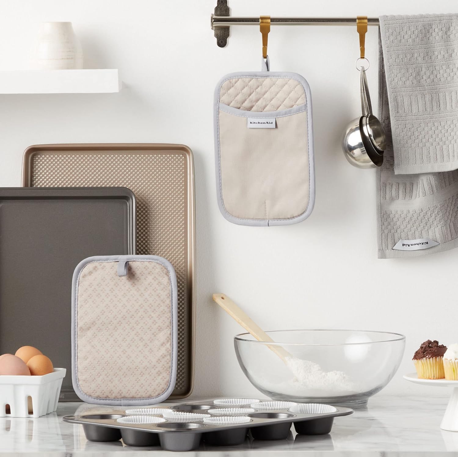 KitchenAid Asteroid Pot Holder 2-Pack Set, Milkshake Tan, 7"x10"