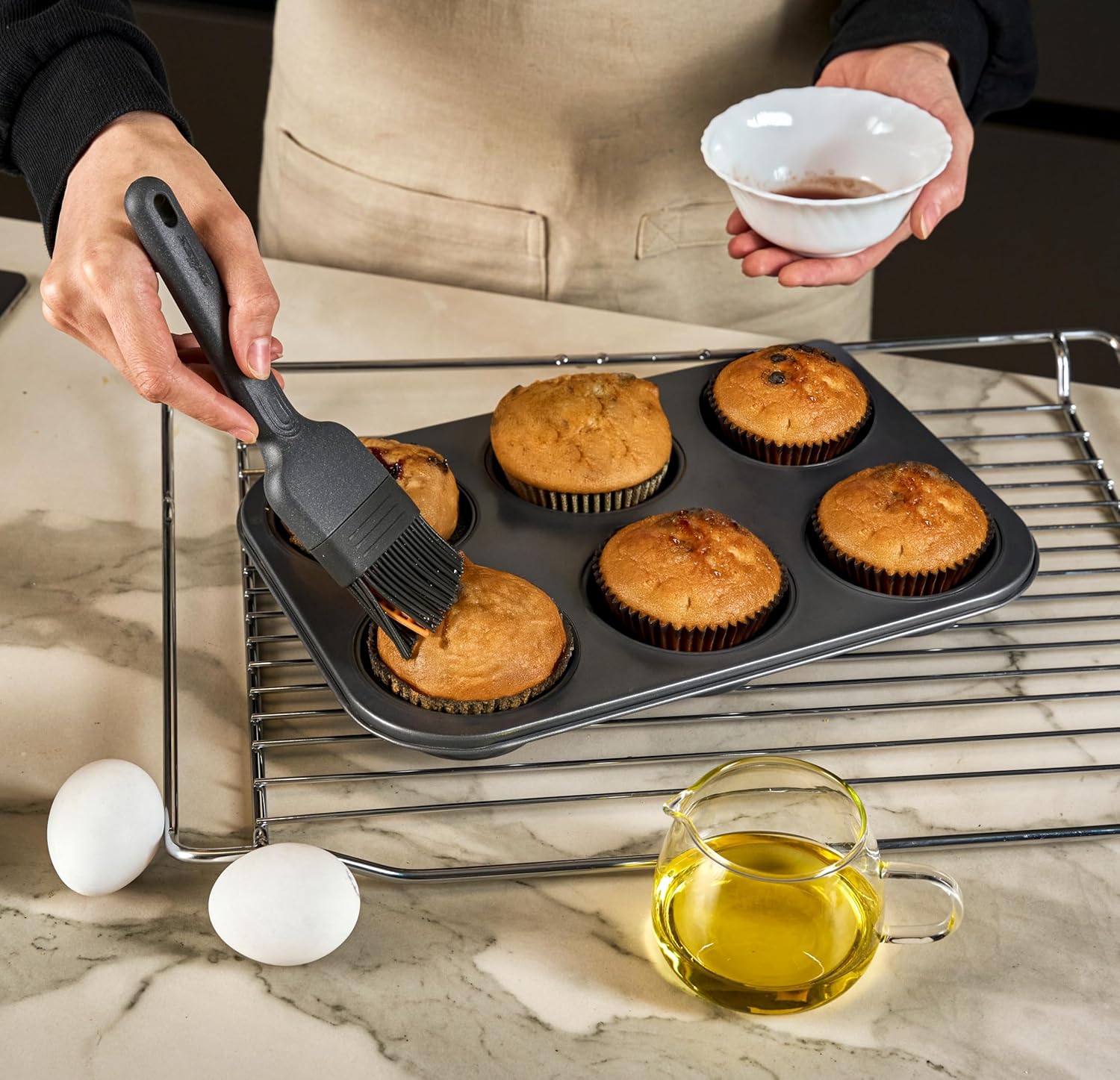 Zyliss Silicone Basting Brush - Heat-Resistant Non-Shedding Bristles with Center Grid for Better Coverage - Curved Handle, Eco-Friendly Wheat Straw Grip Ideal for Grilling & Baking - Dishwasher Safe