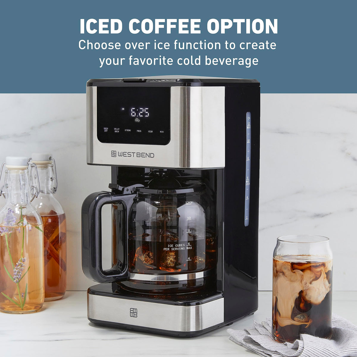 Coffee maker with permanent mesh filter basket